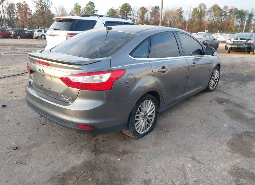 Photo 4 of 2014 Ford Focus TITANIUM (VIN 1FADP3J25EL378356)