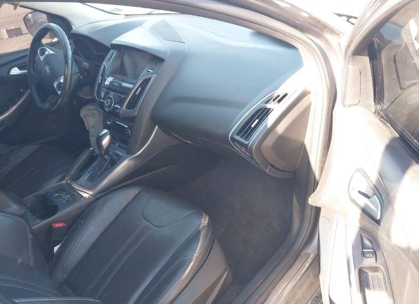 Photo 5 of 2014 Ford Focus TITANIUM (VIN 1FADP3J25EL378356)