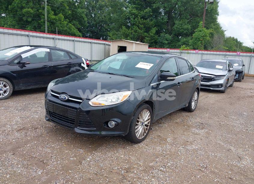 Photo 2 of 2014 Ford Focus TITANIUM (VIN 1FADP3J25EL451368)