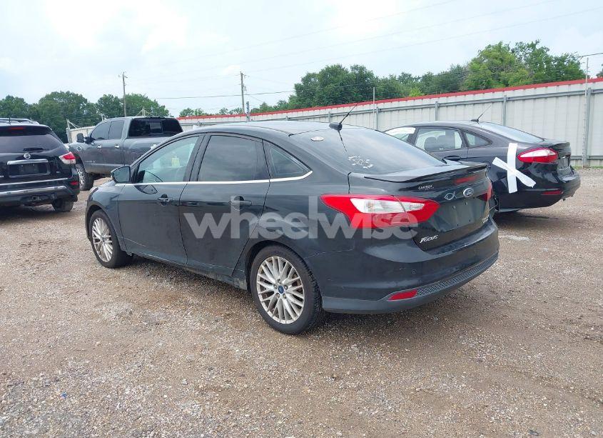Photo 3 of 2014 Ford Focus TITANIUM (VIN 1FADP3J25EL451368)