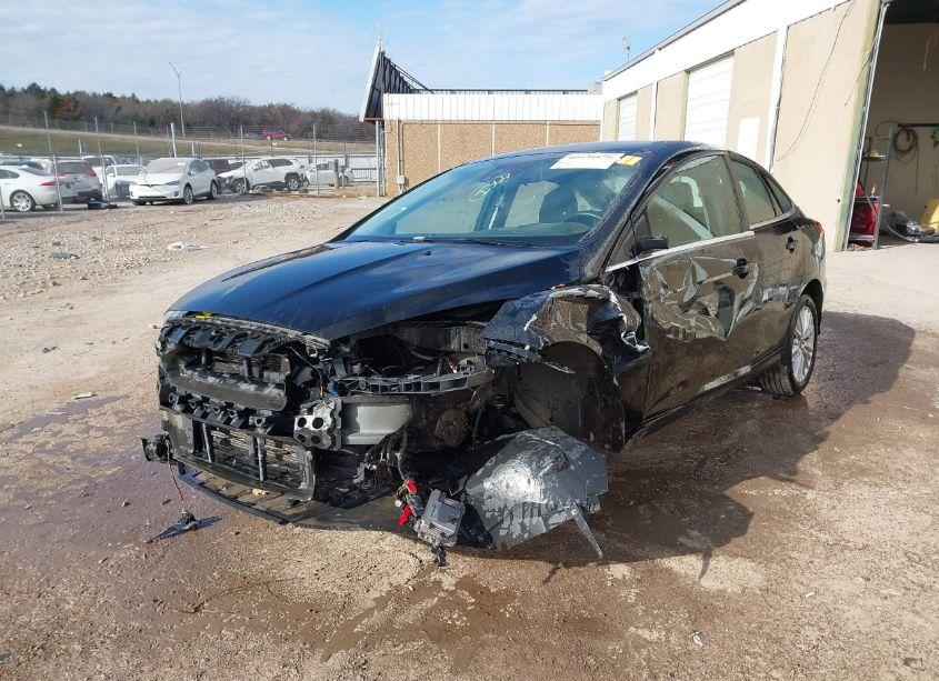 Photo 2 of 2015 Ford Focus TITANIUM (VIN 1FADP3J25FL230712)