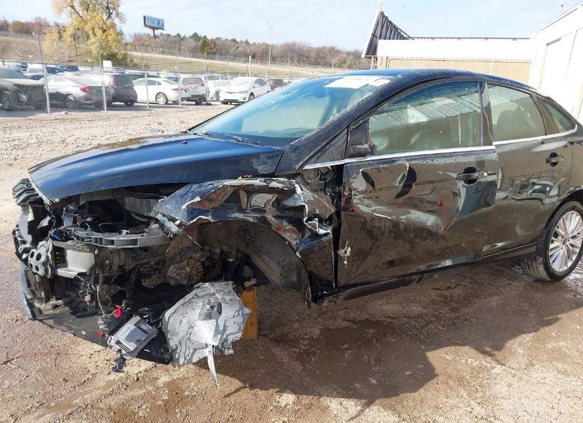 Photo 6 of 2015 Ford Focus TITANIUM (VIN 1FADP3J25FL230712)