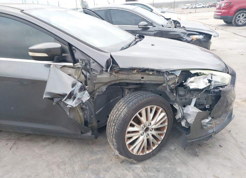 Photo 6 of 2015 Ford Focus TITANIUM (VIN 1FADP3J25FL374552)