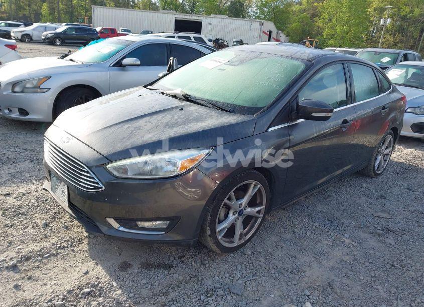 Photo 2 of 2016 Ford Focus TITANIUM (VIN 1FADP3J25GL282293)