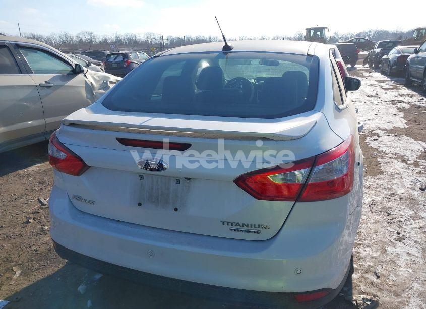 Photo 16 of 2013 Ford Focus TITANIUM (VIN 1FADP3J26DL324076)