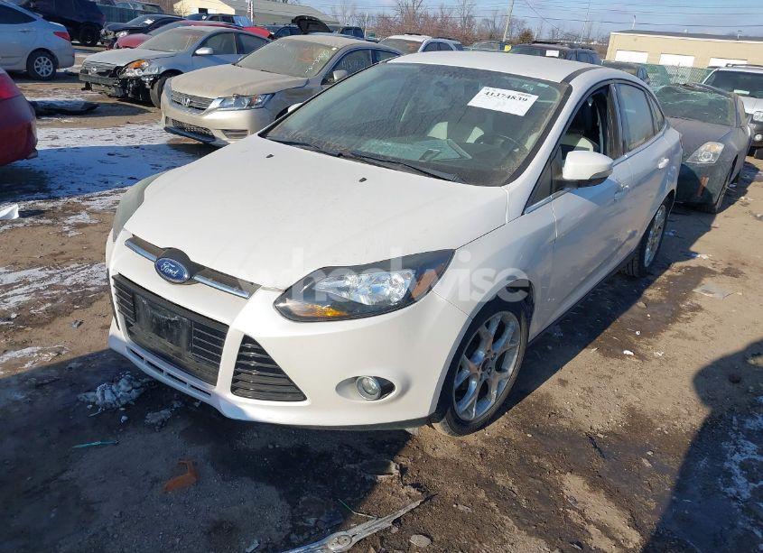 Photo 2 of 2013 Ford Focus TITANIUM (VIN 1FADP3J26DL324076)