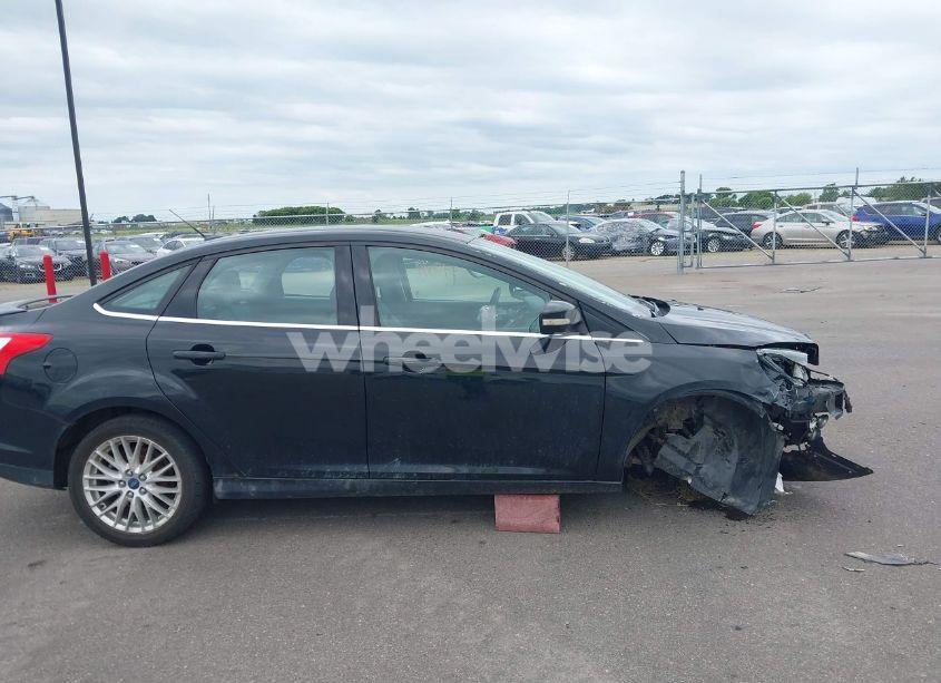 Photo 13 of 2014 Ford Focus TITANIUM (VIN 1FADP3J26EL316979)