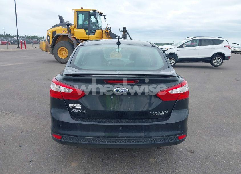 Photo 16 of 2014 Ford Focus TITANIUM (VIN 1FADP3J26EL316979)