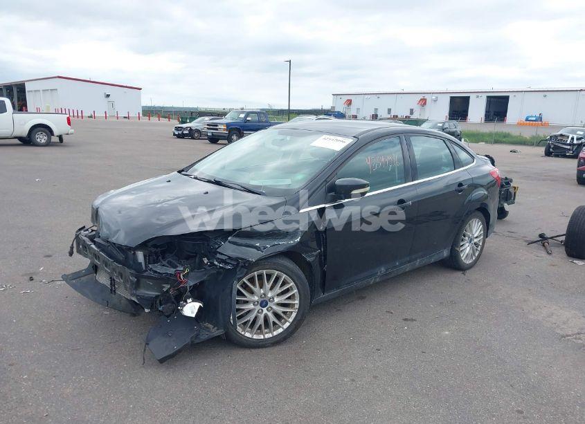 Photo 2 of 2014 Ford Focus TITANIUM (VIN 1FADP3J26EL316979)