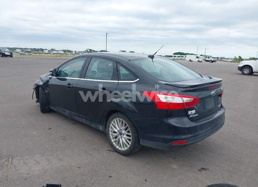 Photo 3 of 2014 Ford Focus TITANIUM (VIN 1FADP3J26EL316979)