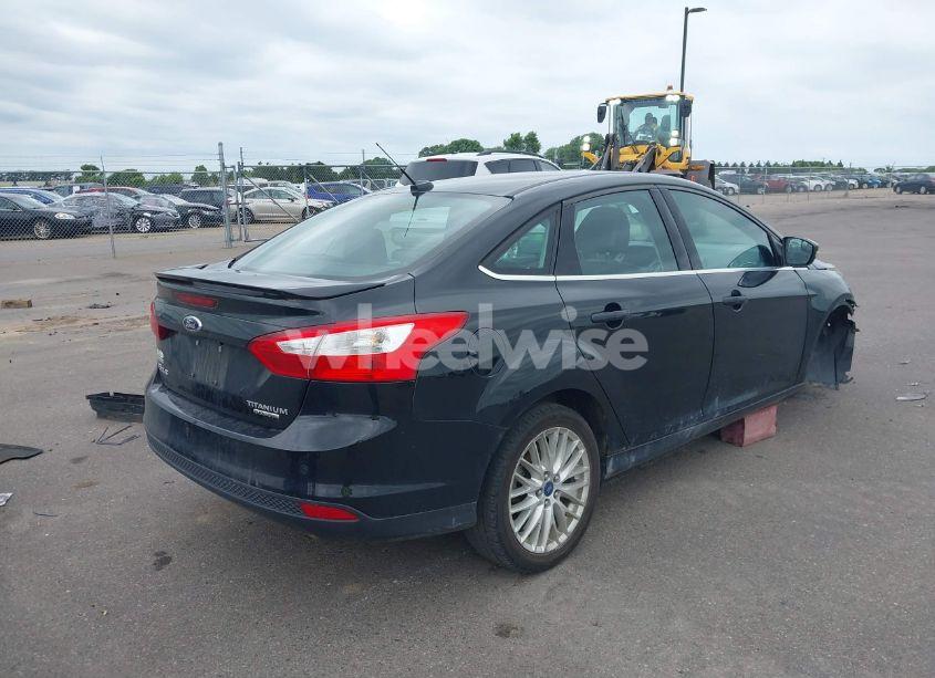 Photo 4 of 2014 Ford Focus TITANIUM (VIN 1FADP3J26EL316979)