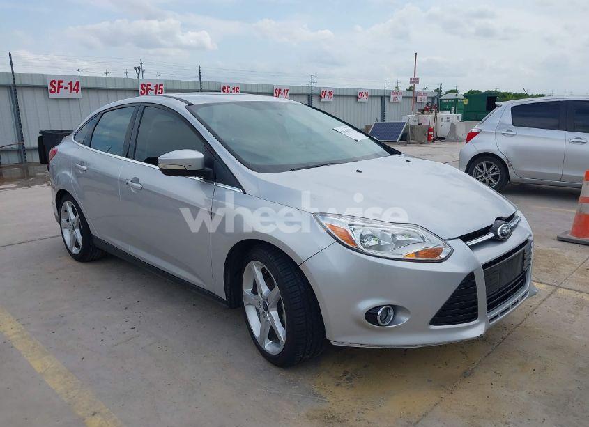 2014 Ford Focus TITANIUM (VIN 1FADP3J26EL342210) main photo