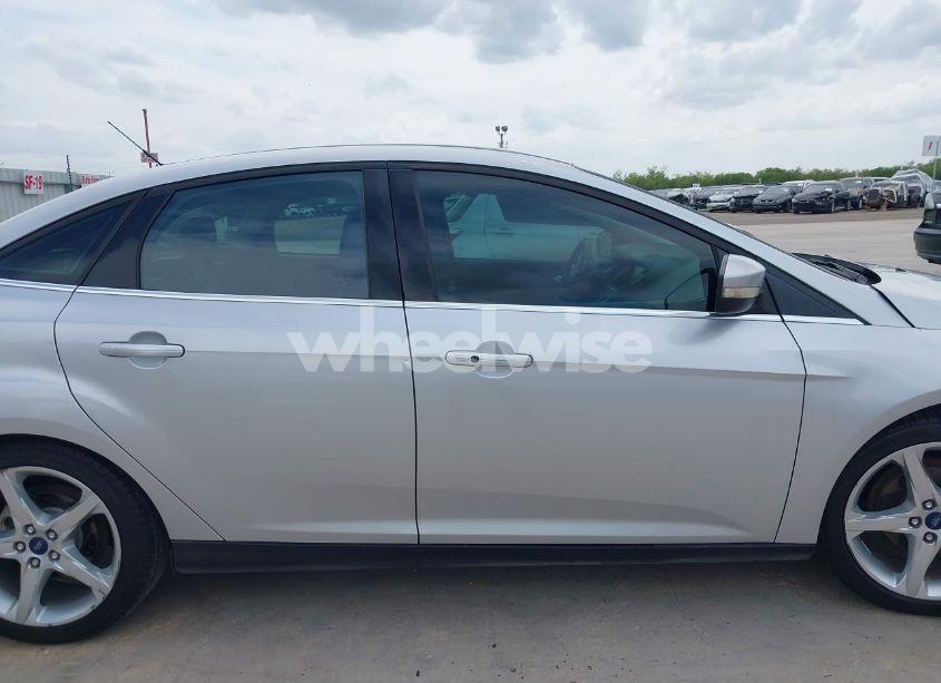 Photo 13 of 2014 Ford Focus TITANIUM (VIN 1FADP3J26EL342210)