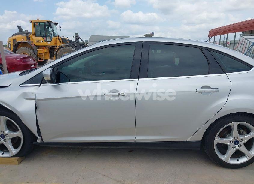 Photo 14 of 2014 Ford Focus TITANIUM (VIN 1FADP3J26EL342210)