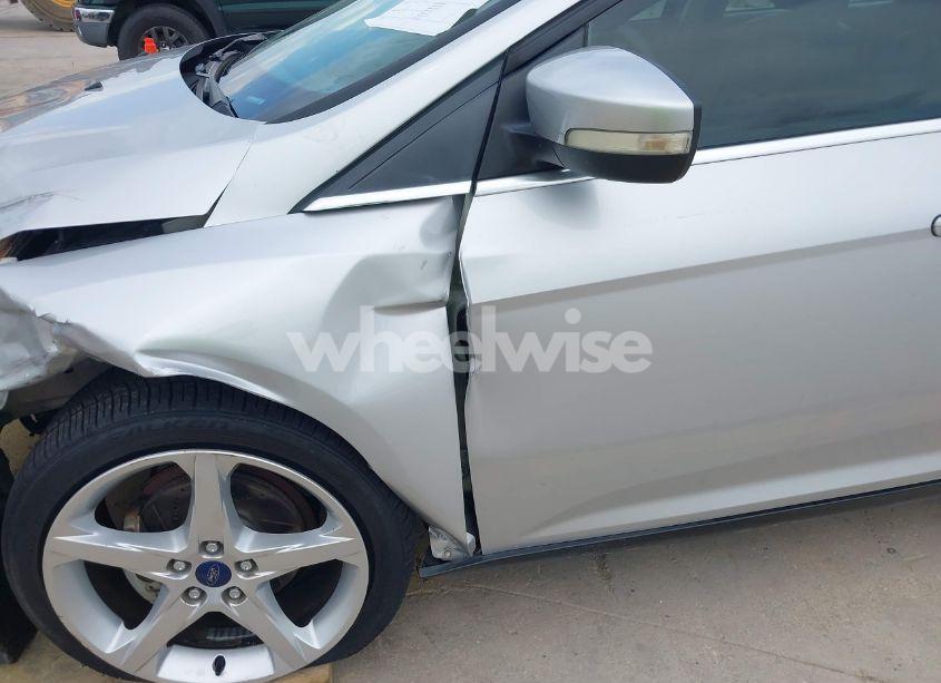 Photo 17 of 2014 Ford Focus TITANIUM (VIN 1FADP3J26EL342210)