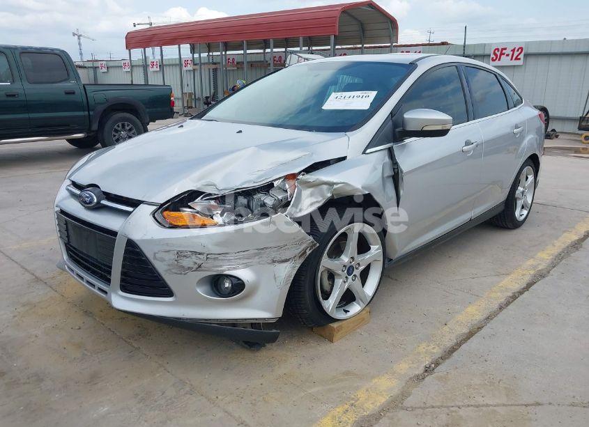 Photo 2 of 2014 Ford Focus TITANIUM (VIN 1FADP3J26EL342210)