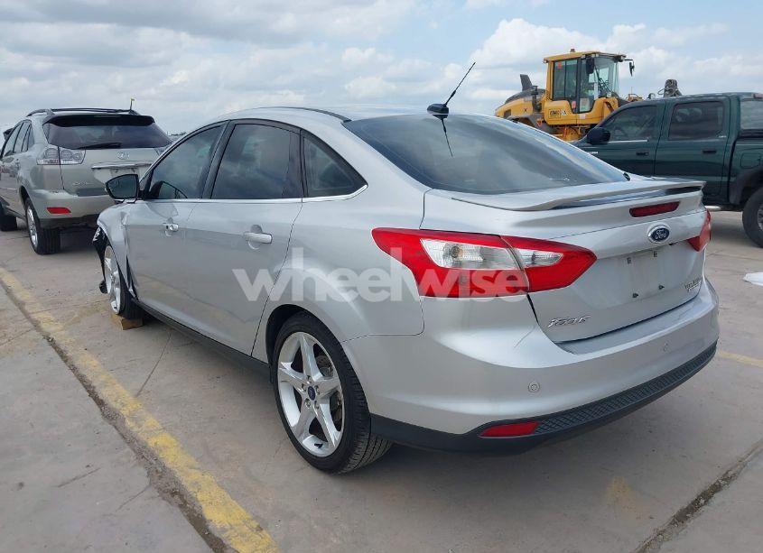 Photo 3 of 2014 Ford Focus TITANIUM (VIN 1FADP3J26EL342210)