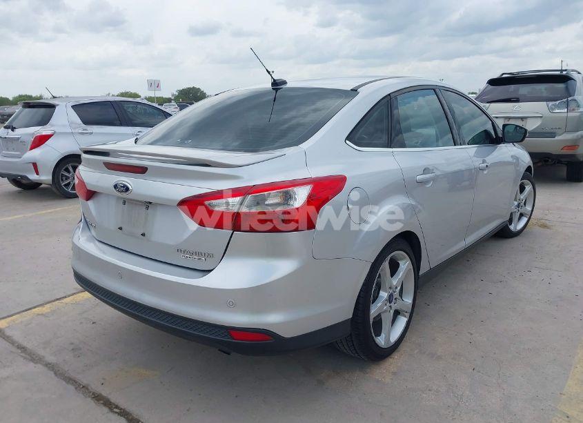 Photo 4 of 2014 Ford Focus TITANIUM (VIN 1FADP3J26EL342210)