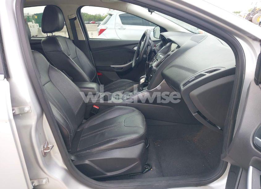 Photo 5 of 2014 Ford Focus TITANIUM (VIN 1FADP3J26EL342210)