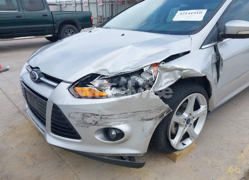 Photo 6 of 2014 Ford Focus TITANIUM (VIN 1FADP3J26EL342210)