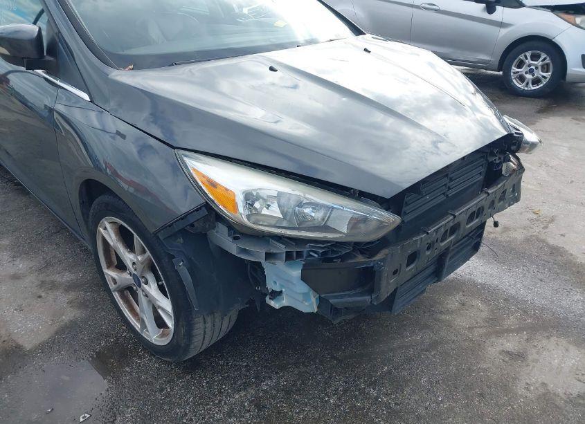 Photo 19 of 2015 Ford Focus TITANIUM (VIN 1FADP3J26FL286383)