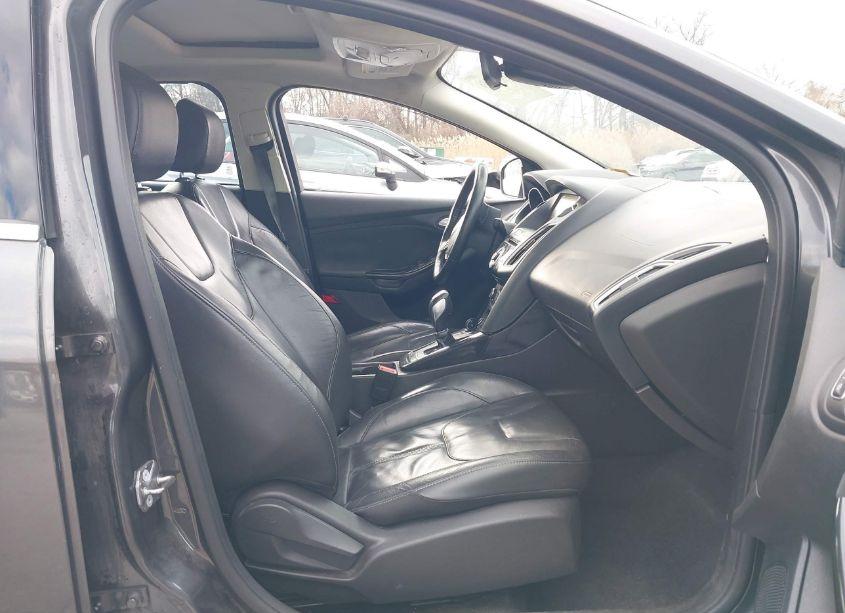 Photo 5 of 2015 Ford Focus TITANIUM (VIN 1FADP3J26FL286383)