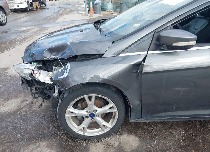 Photo 6 of 2015 Ford Focus TITANIUM (VIN 1FADP3J26FL286383)