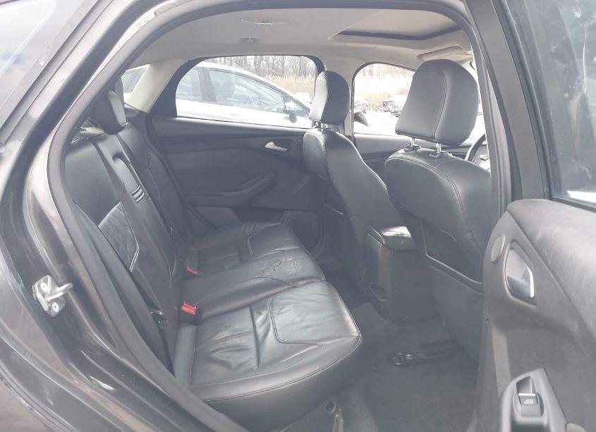 Photo 8 of 2015 Ford Focus TITANIUM (VIN 1FADP3J26FL286383)