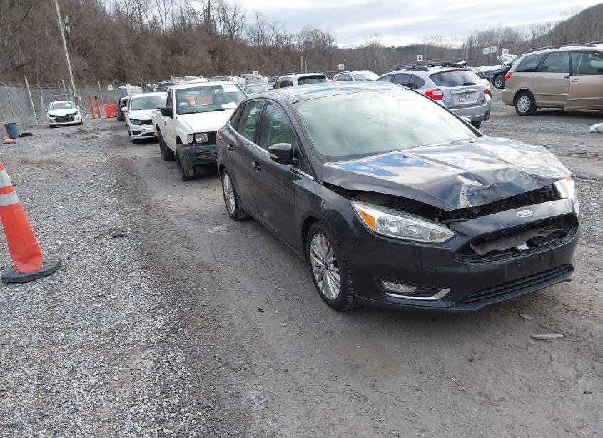 2015 Ford Focus TITANIUM (VIN 1FADP3J26FL323111) main photo