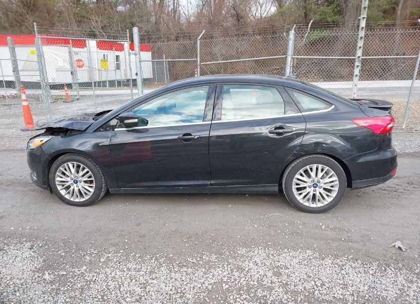 Photo 14 of 2015 Ford Focus TITANIUM (VIN 1FADP3J26FL323111)