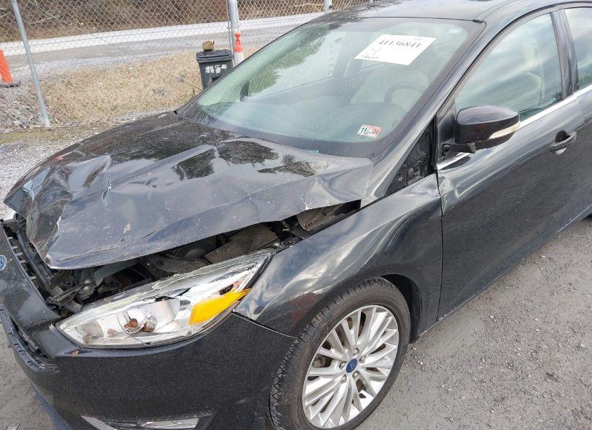 Photo 17 of 2015 Ford Focus TITANIUM (VIN 1FADP3J26FL323111)