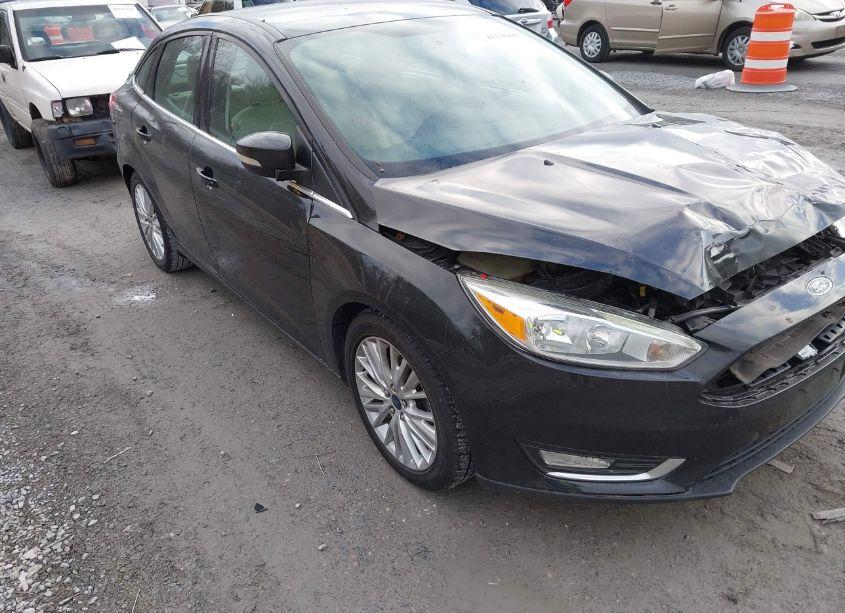 Photo 18 of 2015 Ford Focus TITANIUM (VIN 1FADP3J26FL323111)