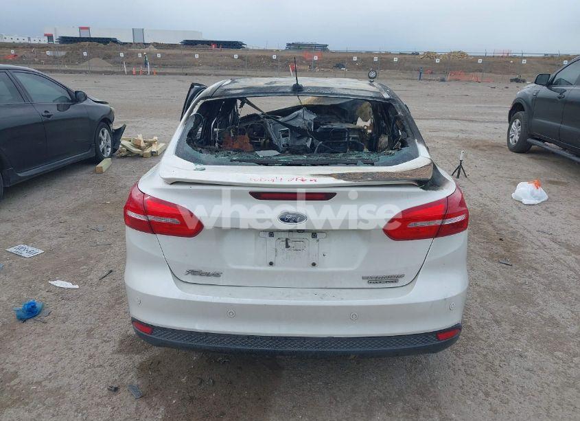 Photo 16 of 2015 Ford Focus TITANIUM (VIN 1FADP3J26FL323786)