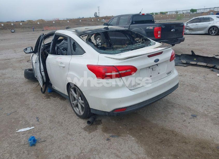 Photo 3 of 2015 Ford Focus TITANIUM (VIN 1FADP3J26FL323786)