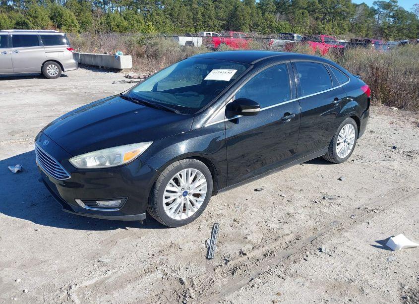 Photo 2 of 2015 Ford Focus TITANIUM (VIN 1FADP3J26FL333251)