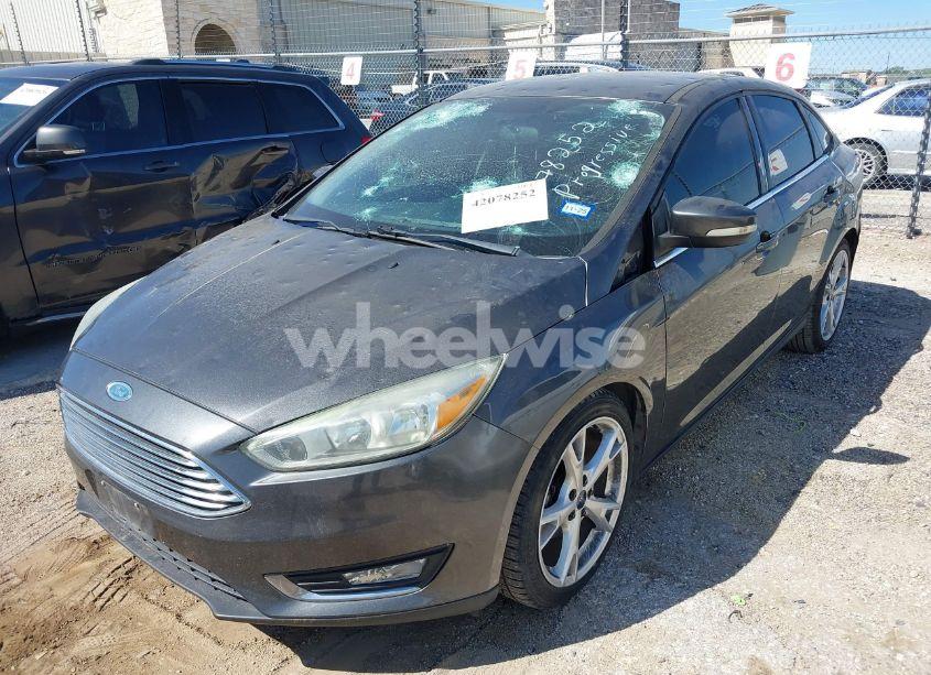Photo 2 of 2015 Ford Focus TITANIUM (VIN 1FADP3J26FL334044)