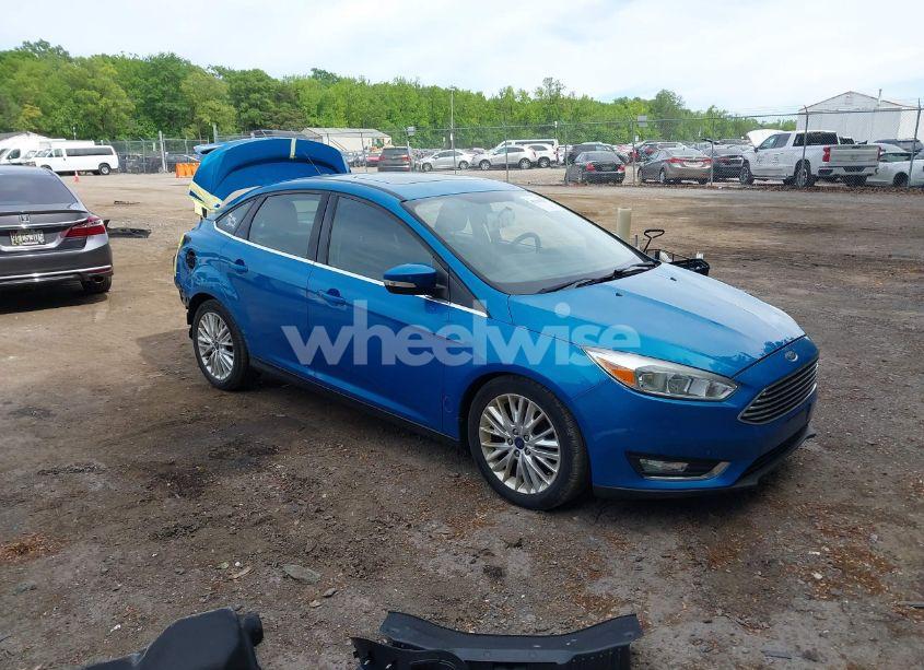 2017 Ford Focus TITANIUM (VIN 1FADP3J26HL221570) main photo