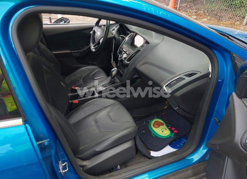 Photo 5 of 2017 Ford Focus TITANIUM (VIN 1FADP3J26HL221570)