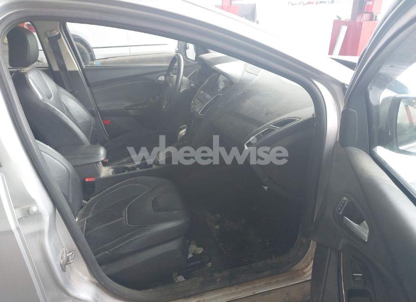 Photo 5 of 2017 Ford Focus TITANIUM (VIN 1FADP3J26HL335777)