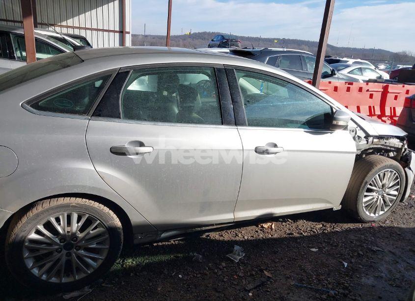 Photo 14 of 2018 Ford Focus TITANIUM (VIN 1FADP3J26JL288269)