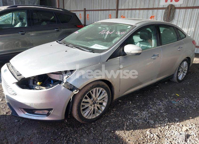 Photo 2 of 2018 Ford Focus TITANIUM (VIN 1FADP3J26JL288269)