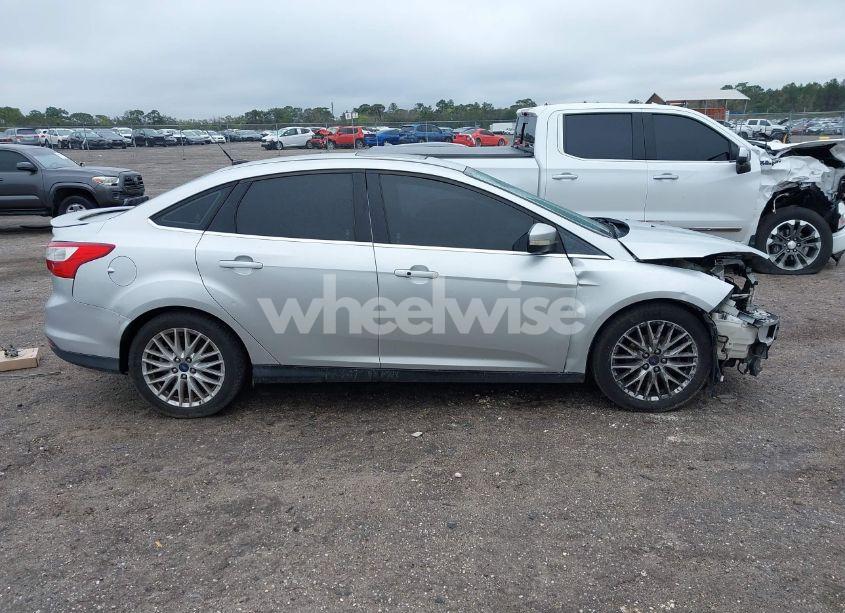 Photo 13 of 2013 Ford Focus TITANIUM (VIN 1FADP3J27DL338634)