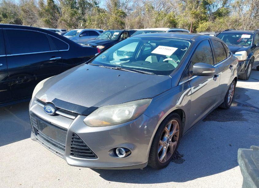 Photo 2 of 2014 Ford Focus TITANIUM (VIN 1FADP3J27EL184041)