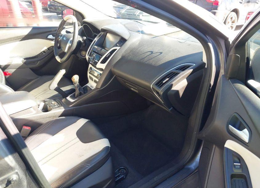 Photo 5 of 2014 Ford Focus TITANIUM (VIN 1FADP3J27EL184041)