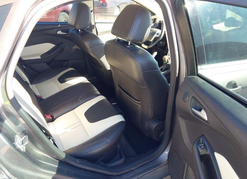 Photo 8 of 2014 Ford Focus TITANIUM (VIN 1FADP3J27EL184041)