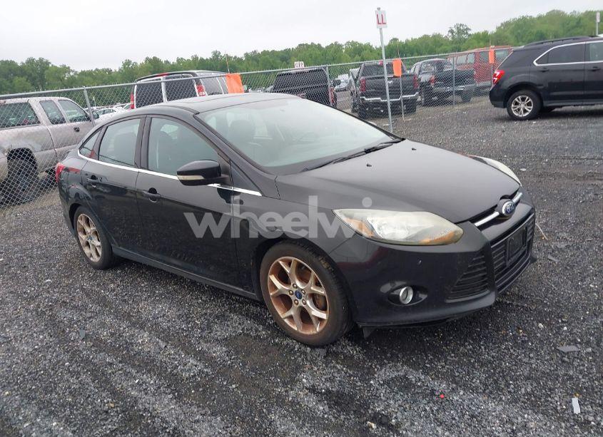 2014 Ford Focus TITANIUM (VIN 1FADP3J27EL226630) main photo