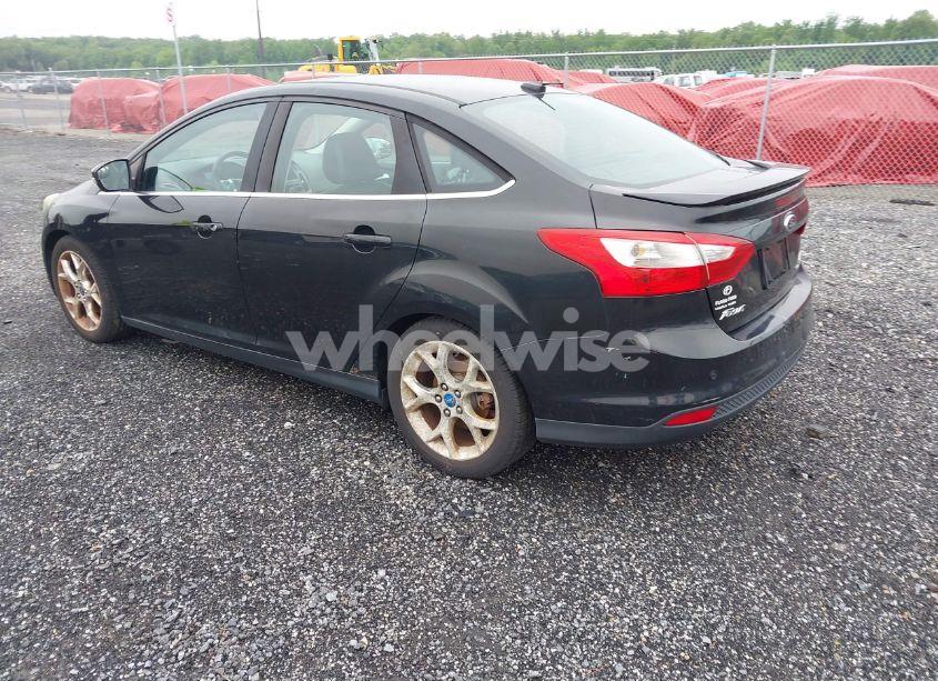 Photo 3 of 2014 Ford Focus TITANIUM (VIN 1FADP3J27EL226630)