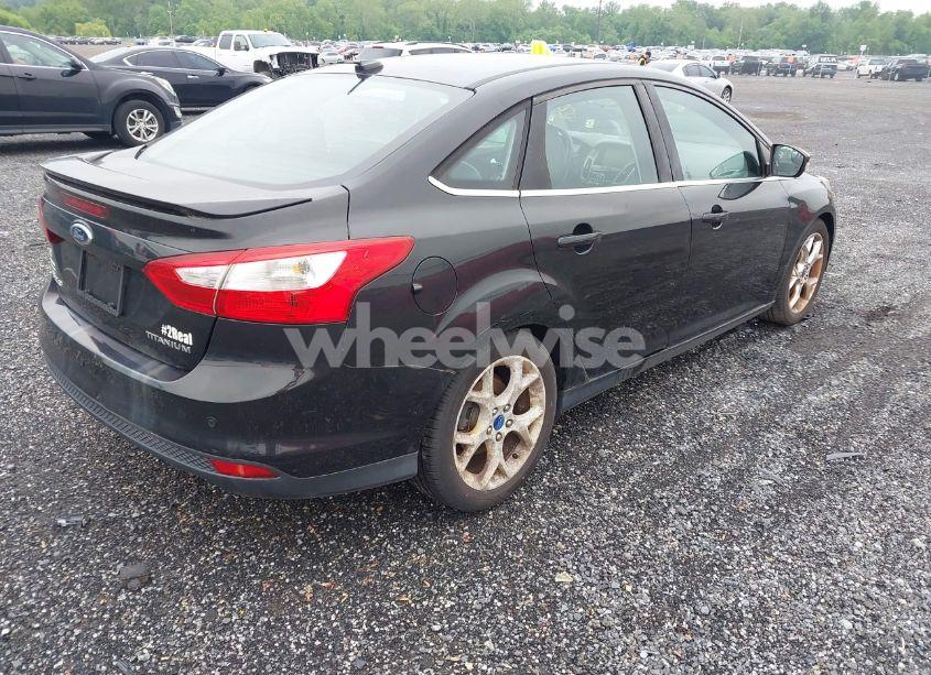 Photo 4 of 2014 Ford Focus TITANIUM (VIN 1FADP3J27EL226630)