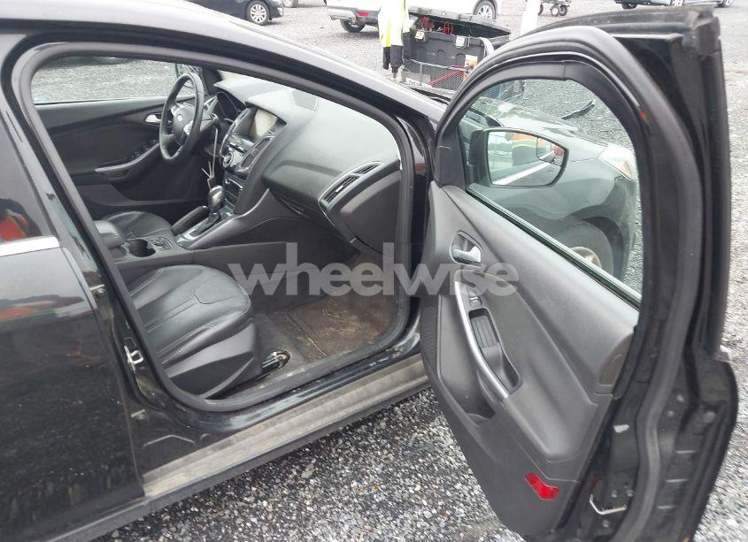 Photo 5 of 2014 Ford Focus TITANIUM (VIN 1FADP3J27EL226630)