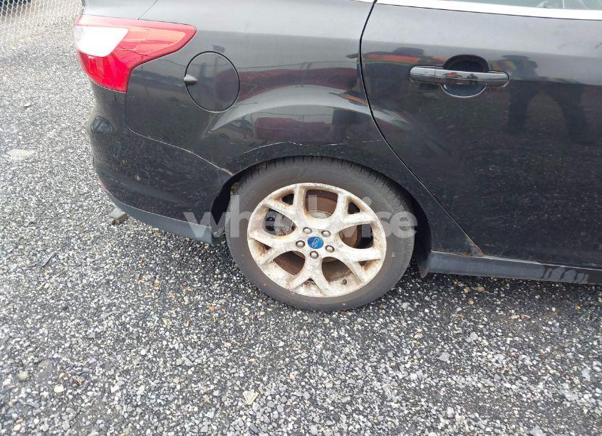 Photo 6 of 2014 Ford Focus TITANIUM (VIN 1FADP3J27EL226630)